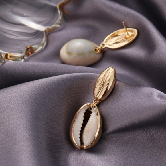 18K Gold Plated Sea Cowrie Shell Drop Earrings - Picture 7 of 7